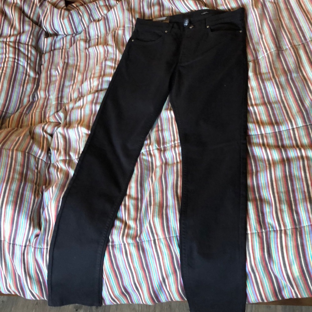 I’m selling pant black H&M looking new